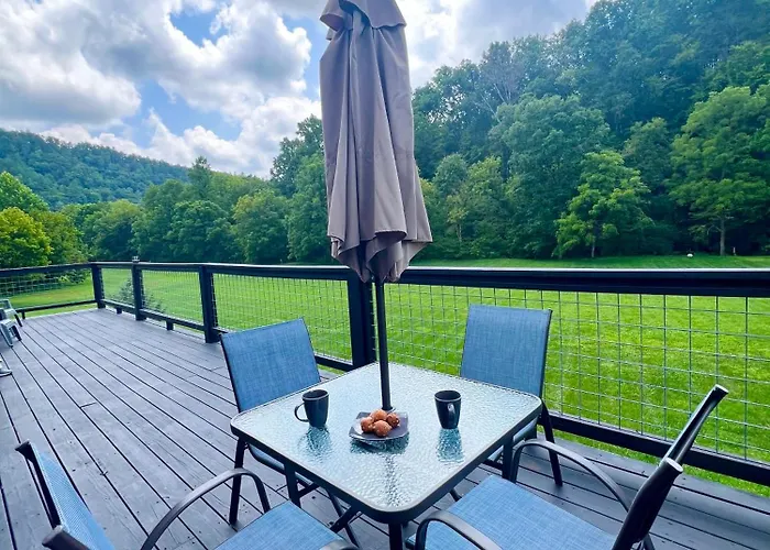Firefly Fields 2-Acres With Guest House, Game Room, Mountain & River Views