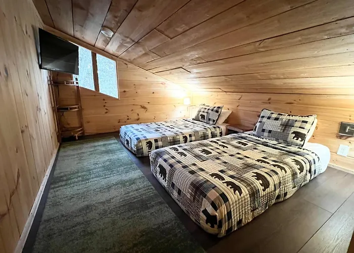 Firefly Fields 2-Acres With Guest House, Game Room, Mountain & River Views