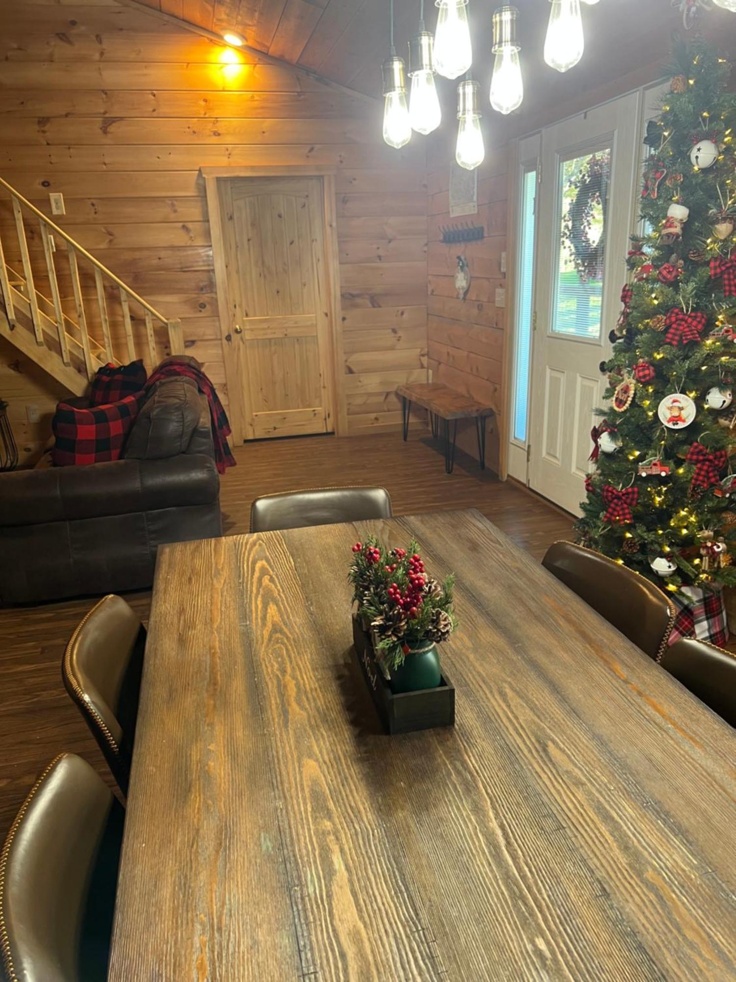 Firefly Fields 2-acres With Guest House, Game Room, Mountain & River Views *