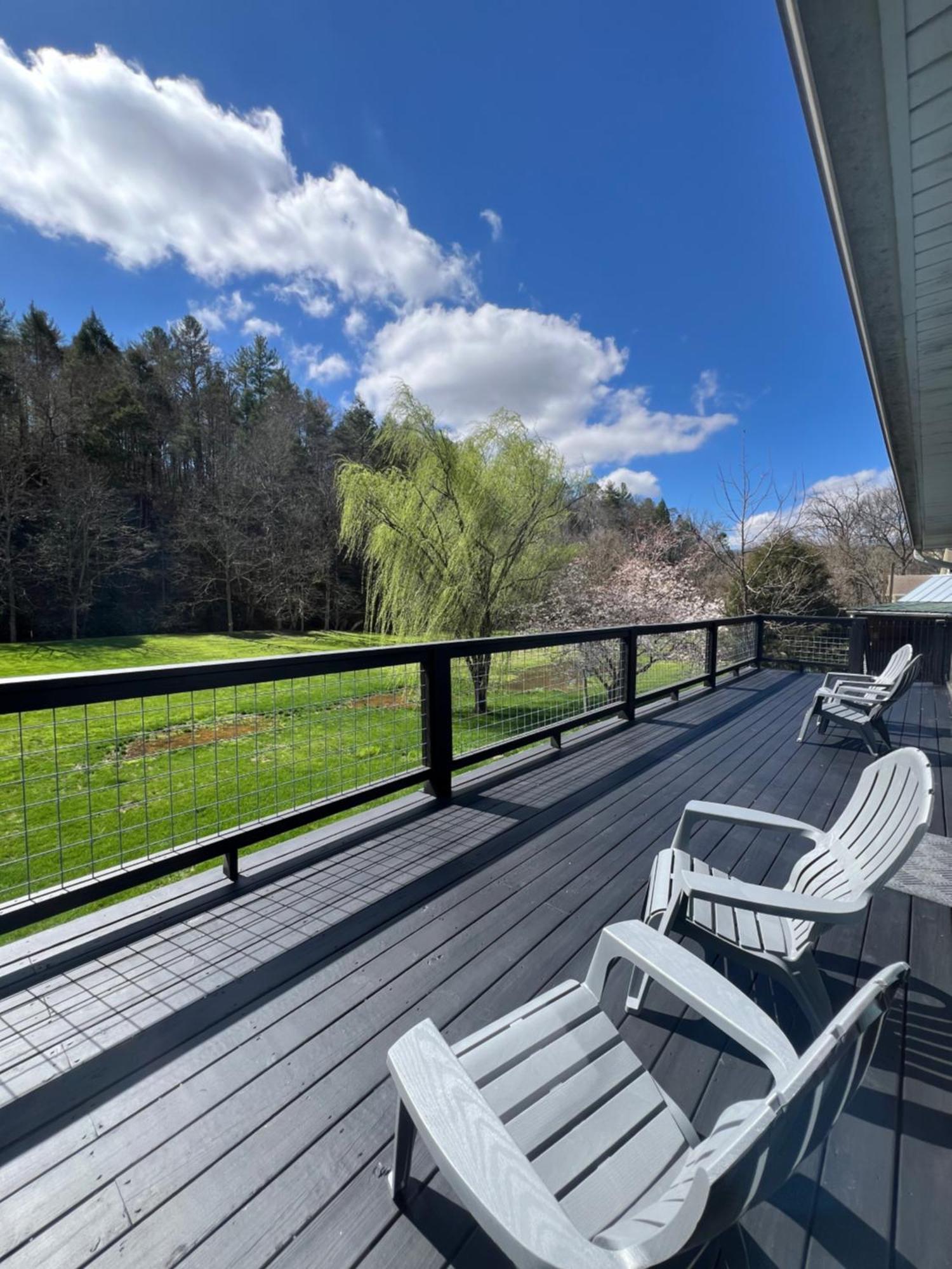 Firefly Fields 2-acres With Guest House, Game Room, Mountain & River Views Hébergement de vacances