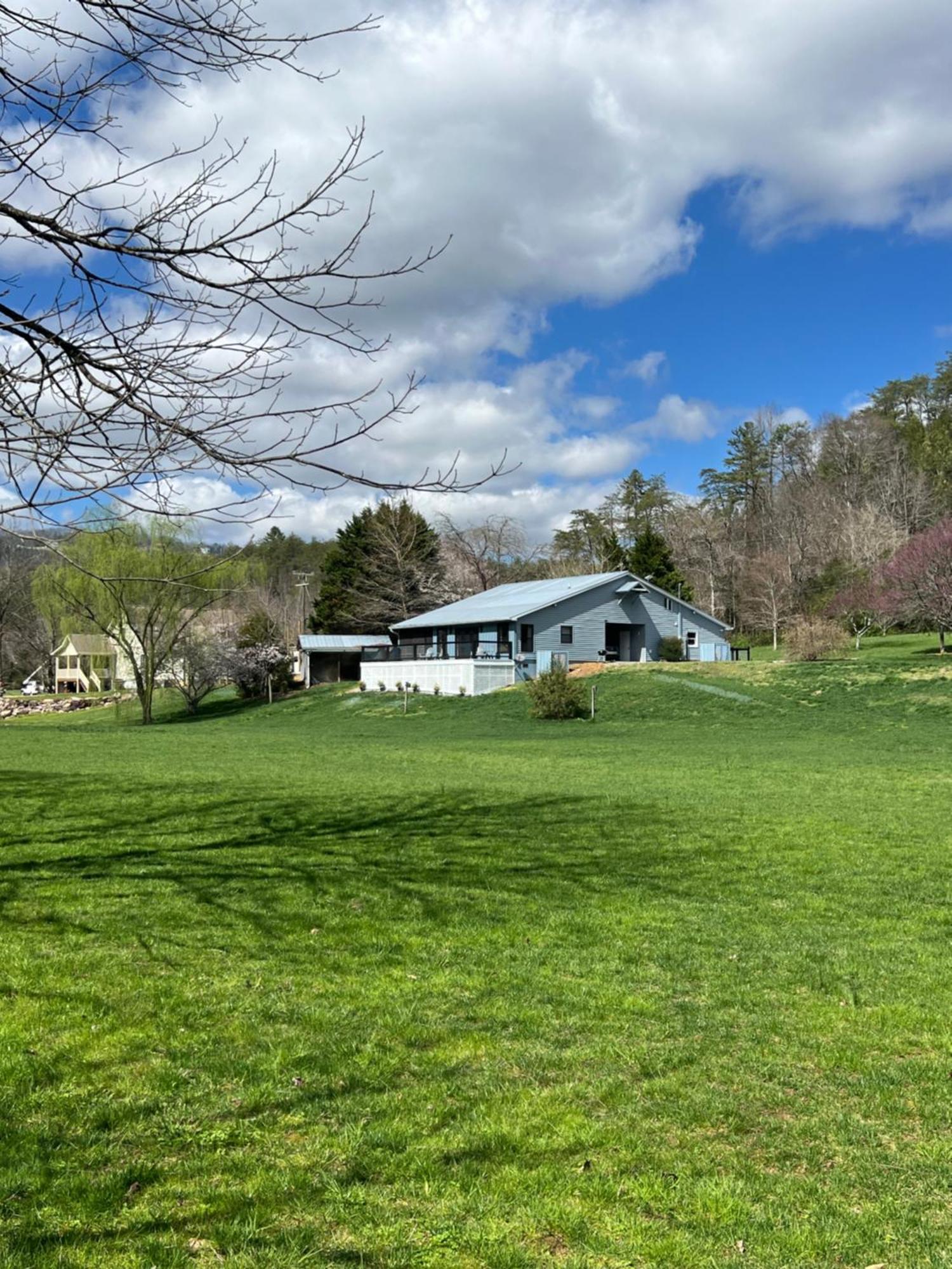 Firefly Fields 2-acres With Guest House, Game Room, Mountain & River Views *