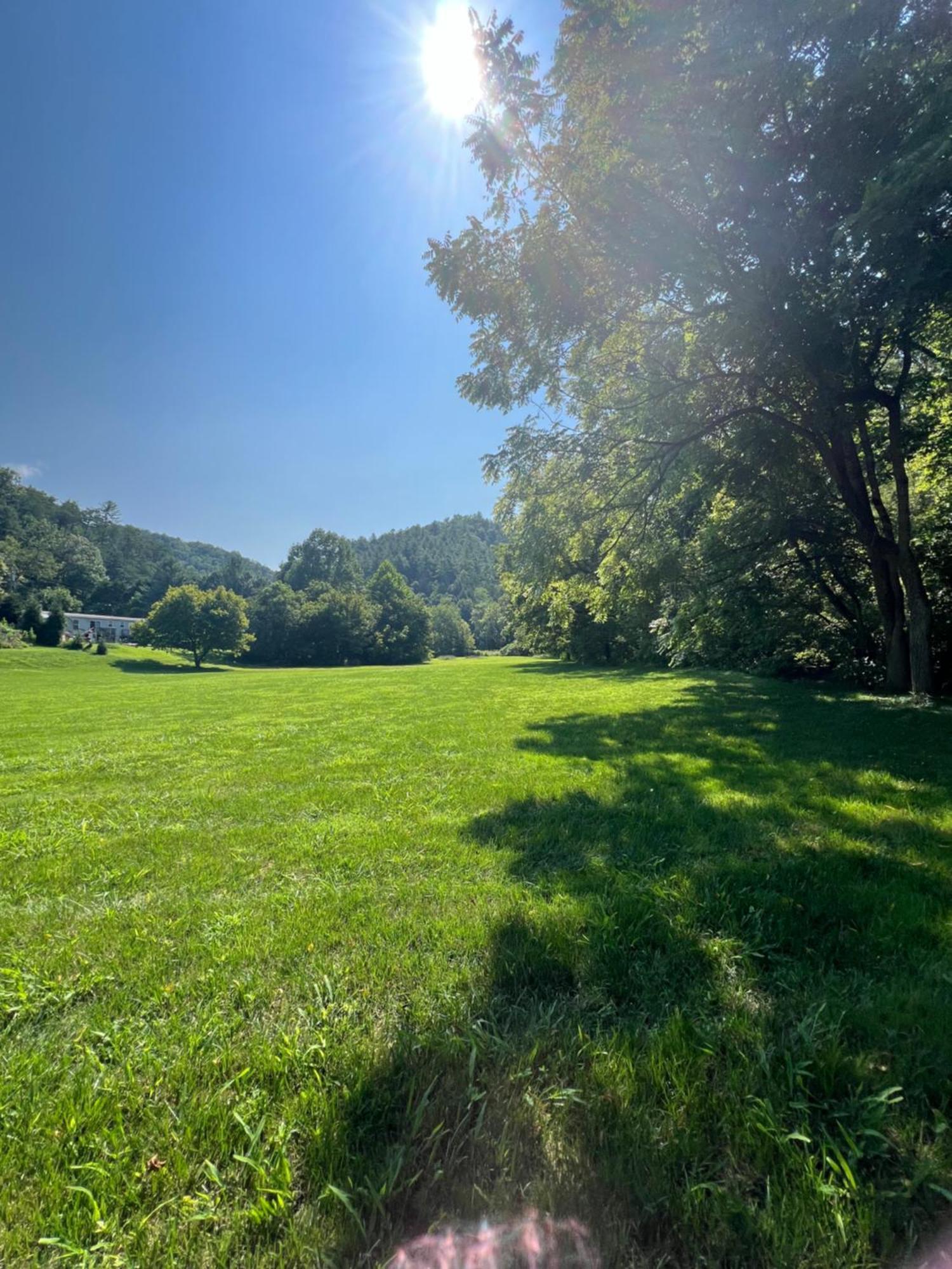 Hébergement de vacances Firefly Fields 2-acres With Guest House, Game Room, Mountain & River Views *