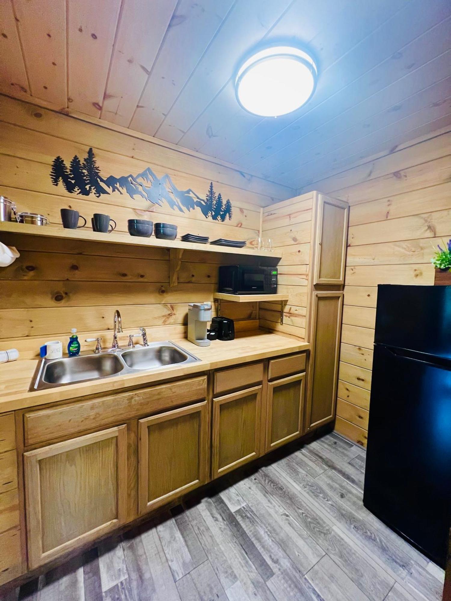 Firefly Fields 2-acres With Guest House, Game Room, Mountain & River Views *