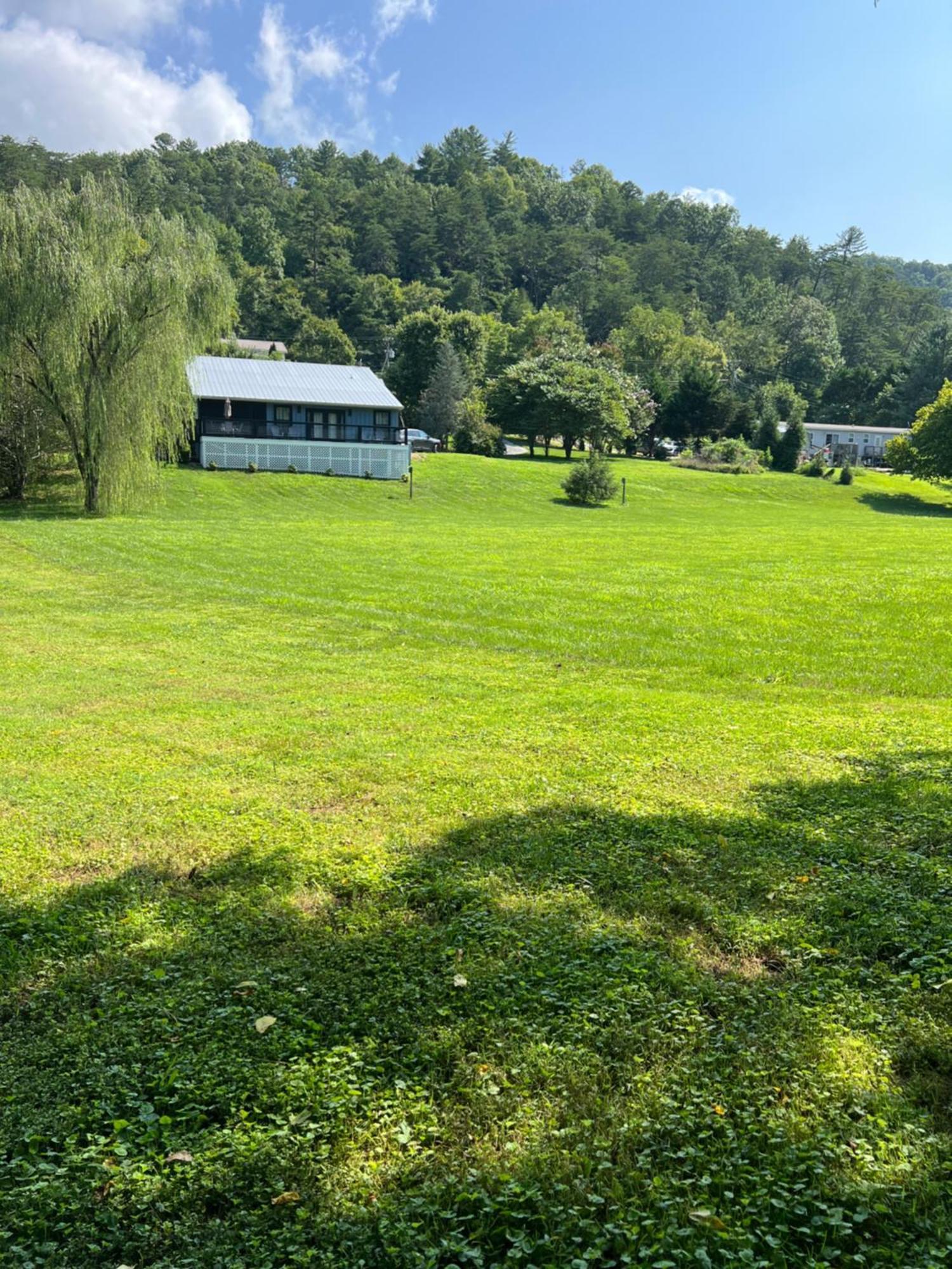 Hébergement de vacances Firefly Fields 2-acres With Guest House, Game Room, Mountain & River Views *