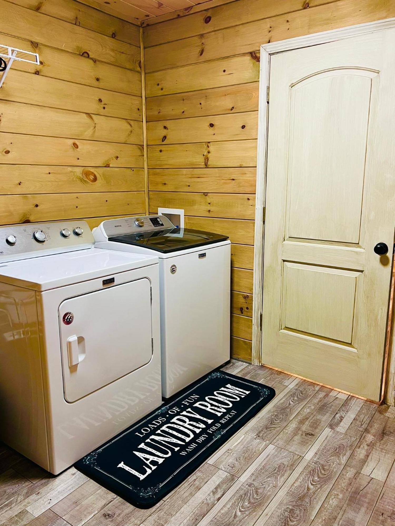 Firefly Fields 2-acres With Guest House, Game Room, Mountain & River Views